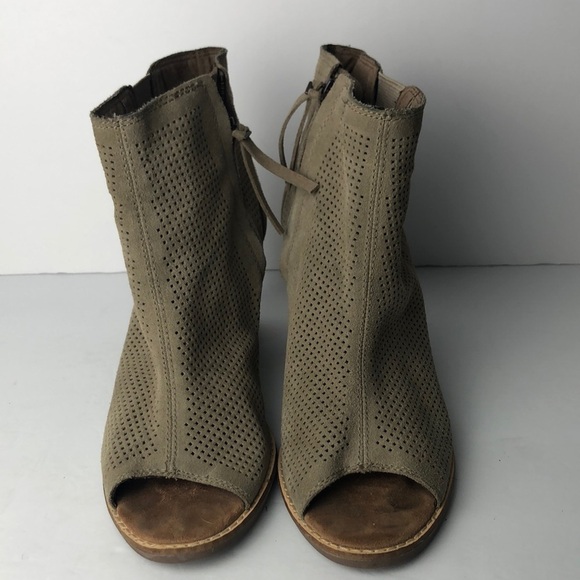 Toms Majorca Perforated Ankle Boots - Picture 4 of 13